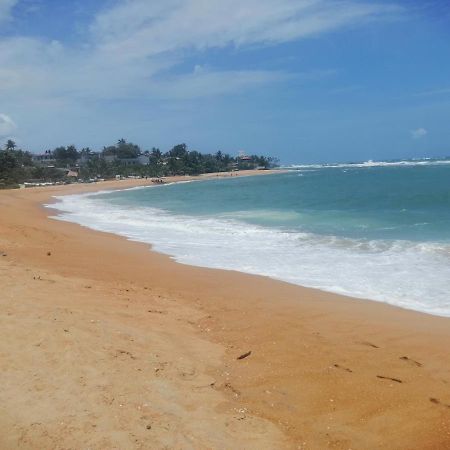 Rainbowswell Beach Resort Unawatuna Buitenkant foto
