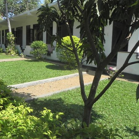 Rainbowswell Beach Resort Unawatuna Buitenkant foto