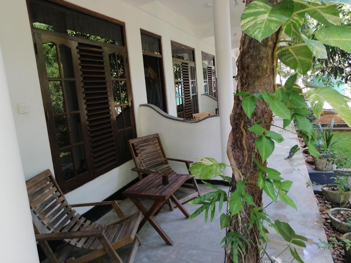 Rainbowswell Beach Resort Unawatuna Buitenkant foto