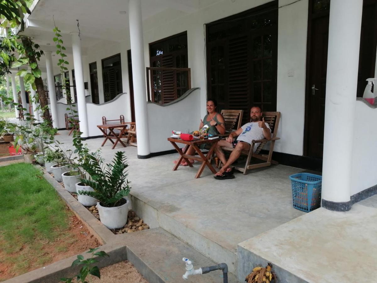 Rainbowswell Beach Resort Unawatuna Buitenkant foto