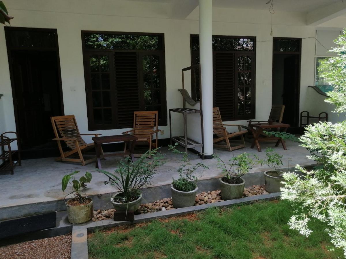 Rainbowswell Beach Resort Unawatuna Buitenkant foto