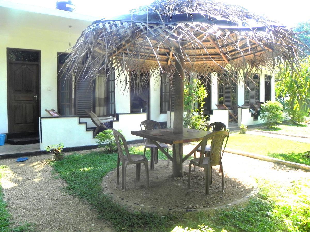 Rainbowswell Beach Resort Unawatuna Buitenkant foto