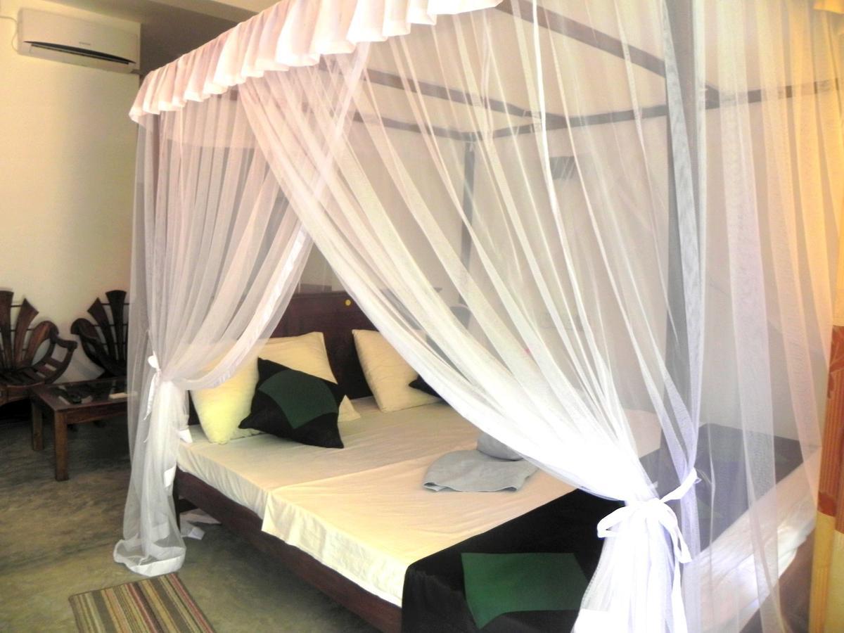 Rainbowswell Beach Resort Unawatuna Buitenkant foto