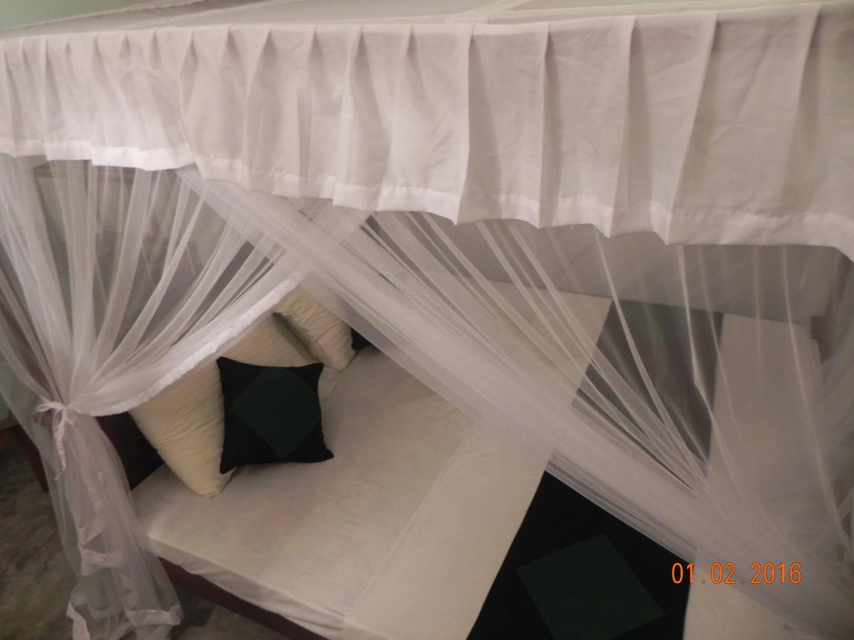 Rainbowswell Beach Resort Unawatuna Buitenkant foto