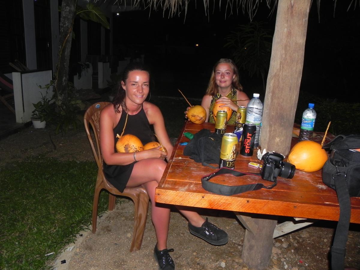 Rainbowswell Beach Resort Unawatuna Buitenkant foto