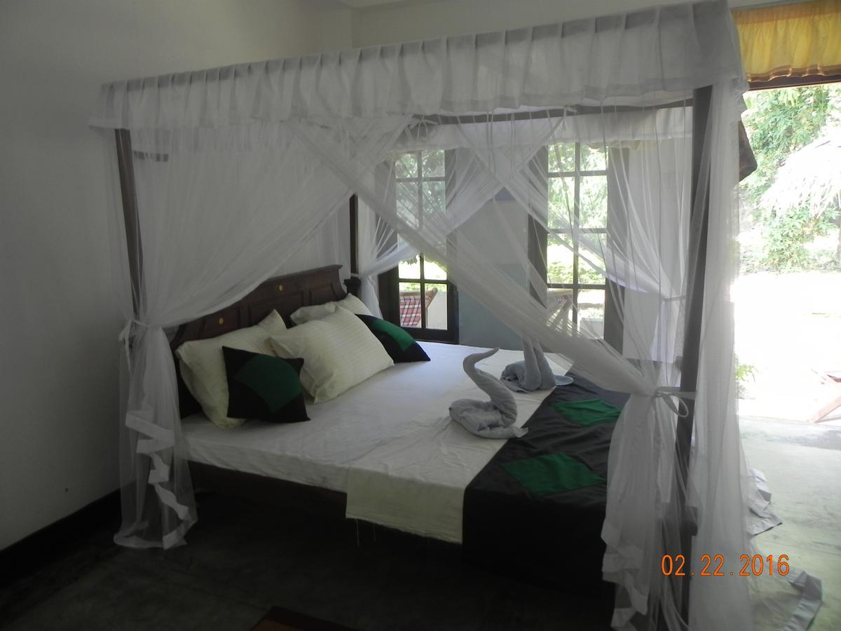 Rainbowswell Beach Resort Unawatuna Buitenkant foto