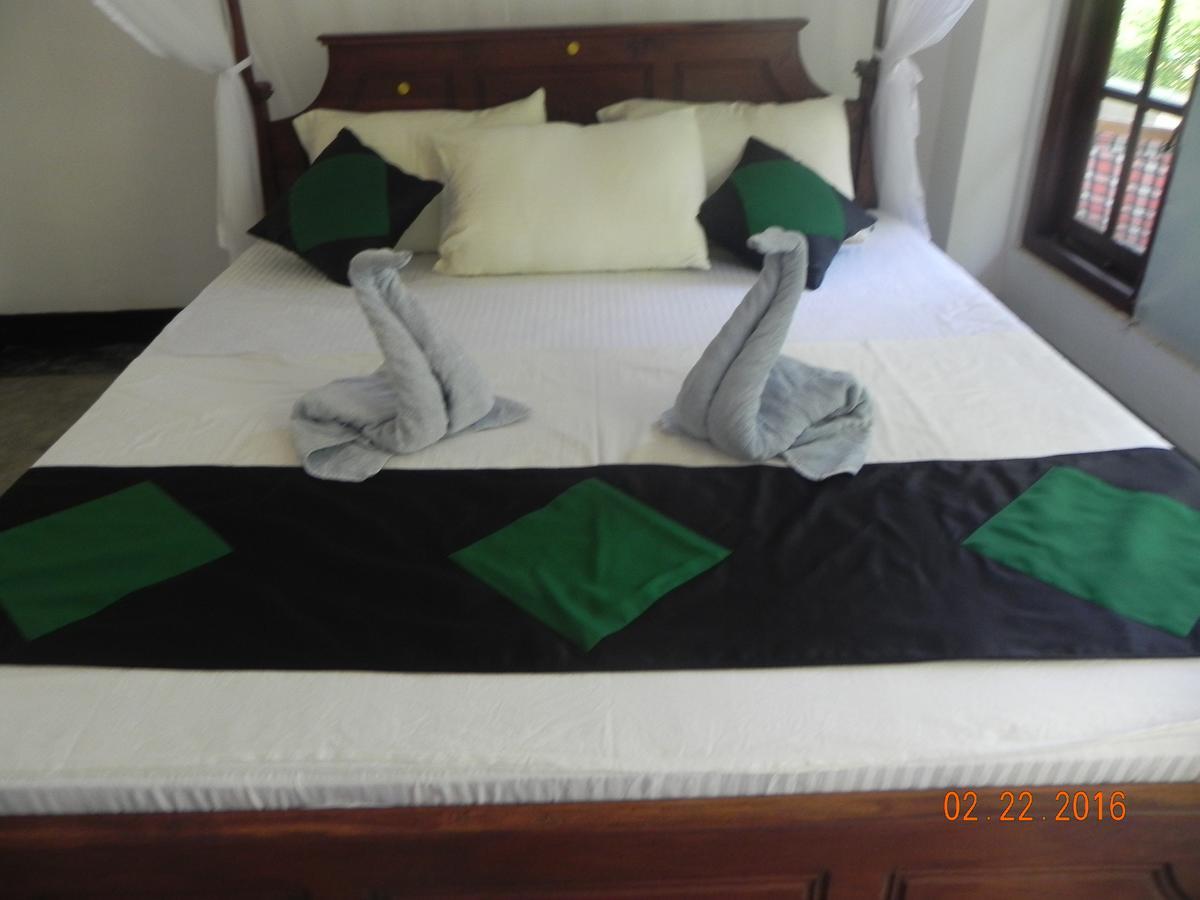 Rainbowswell Beach Resort Unawatuna Buitenkant foto