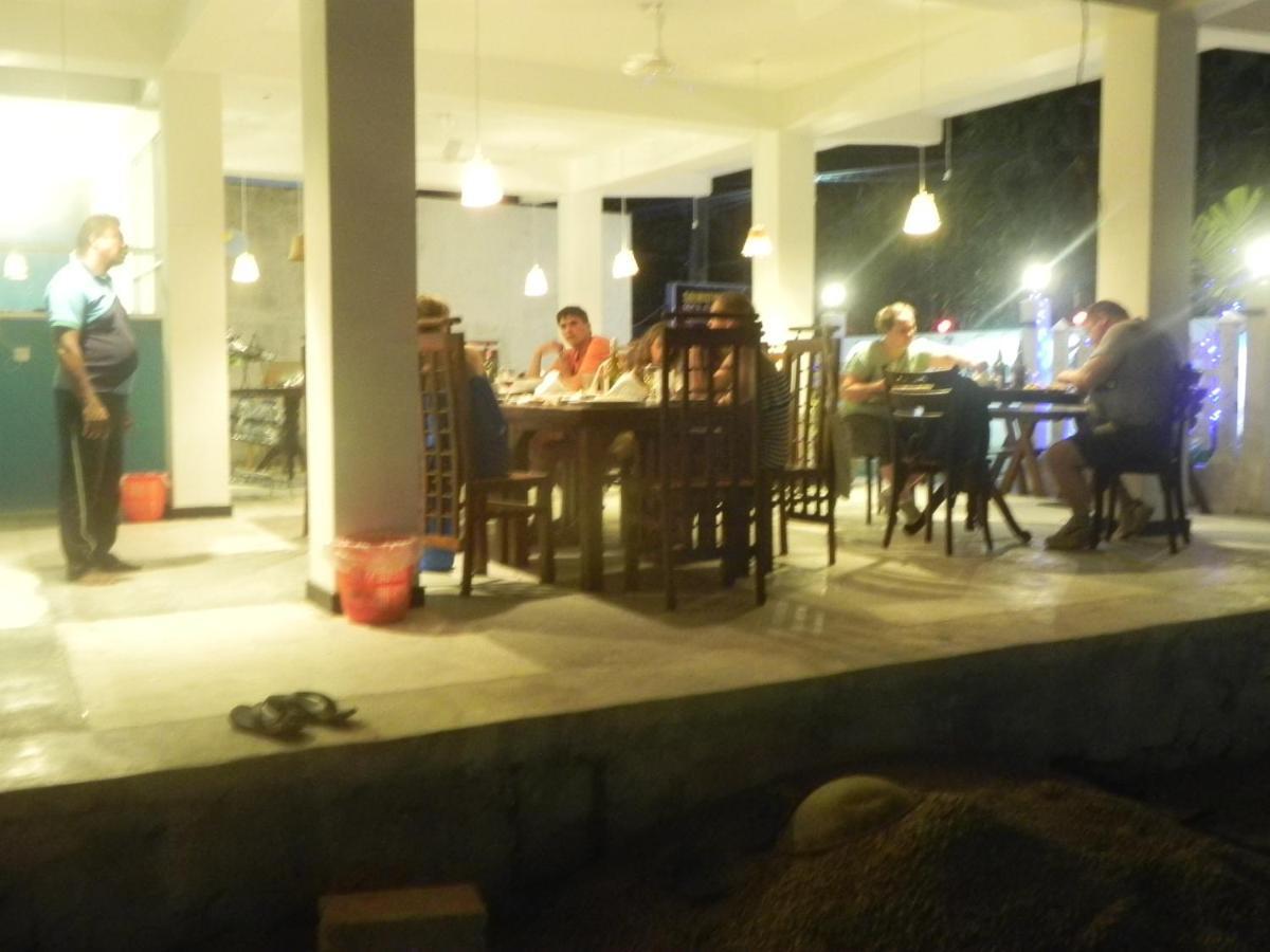 Rainbowswell Beach Resort Unawatuna Buitenkant foto