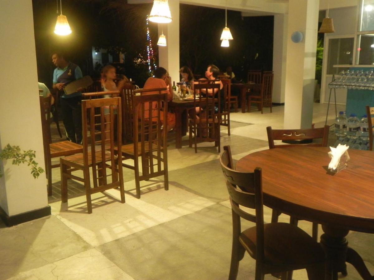 Rainbowswell Beach Resort Unawatuna Buitenkant foto